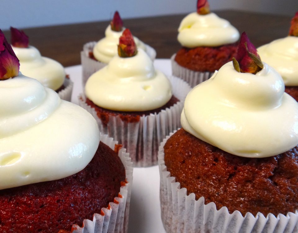 red velvet cup cakes mit cream cheese frosting