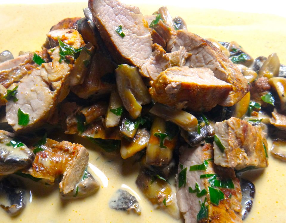 schweinepfanne mit champignons und cognacsauce